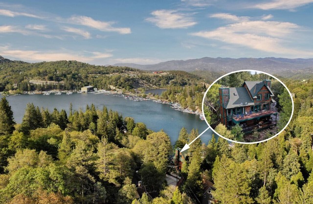 Lake Reflection Point-Upscale Lake View House! 4 Bed/4.5 Bath! Air Conditioning!