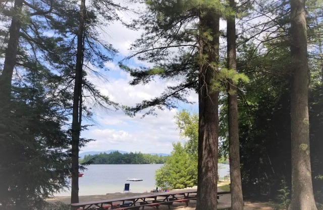 Lake Winni 2 Bedroom plus - use of small boats - Deepwood Lodges