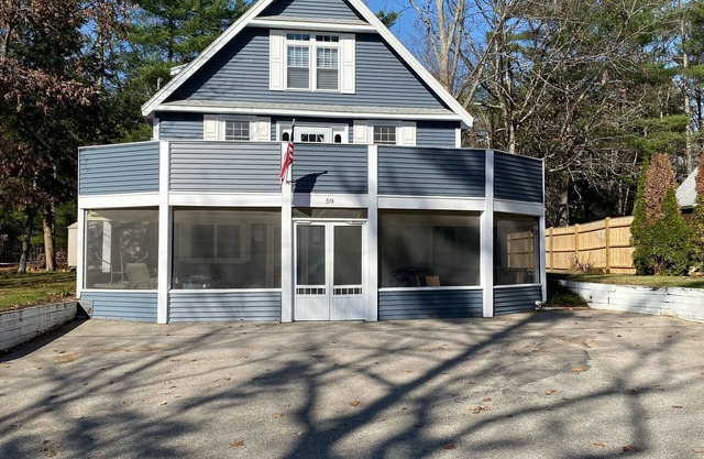 Lake Winnipesaukee Home-Weeks/weekends Fall foliage,Winter ski, Summertime fun
