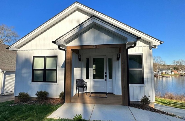 Lakefront 2 BR Cottage sleeps 6 with private dock, kayaks, and heated patio