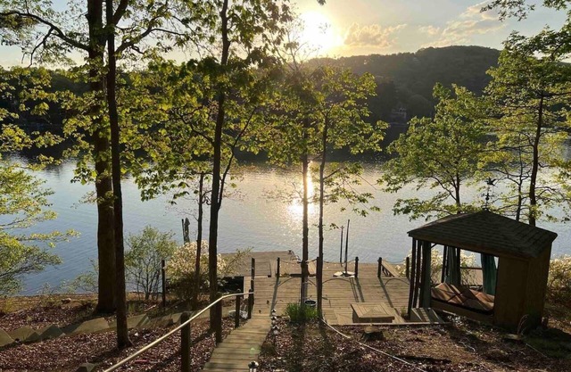 *Lakefront 5BR home*Indoor pool+sauna+game room
