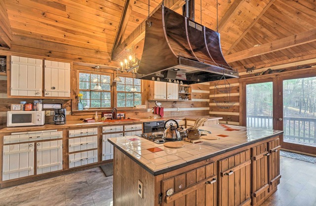 Lakefront Cabin w/Boat Dock & Sunset Views!
