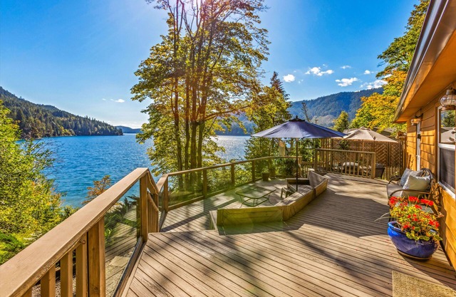 Lakefront Cabin with Spacious Deck on Lake Cushman