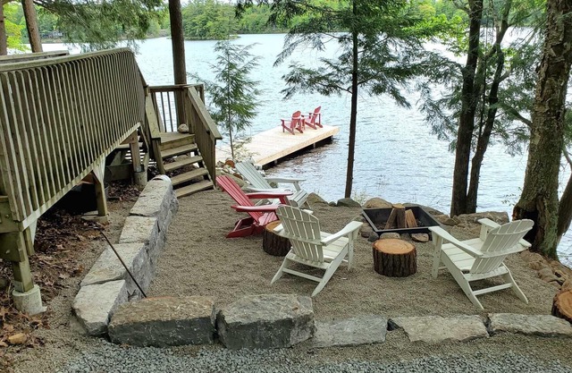 Lakefront Cottage for families, just minutes from Port Carling in Muskoka!