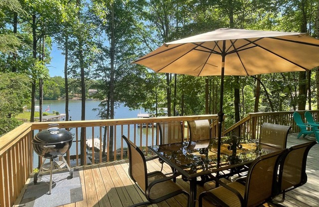 Lakefront Family Getaway on Lake Keowee - June ‘23 NEW DOCK!