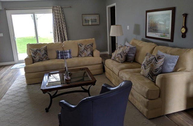 Lakefront home for rent on Lake St Clair
