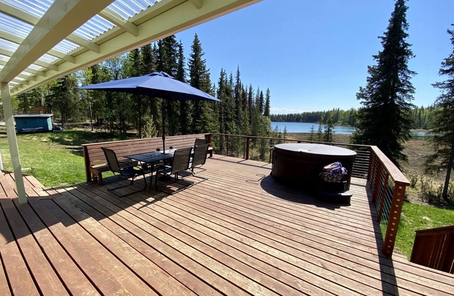 Lakefront Home next to Kenai and Kasilof River w/Hot tub and view. Sleeps 6-12