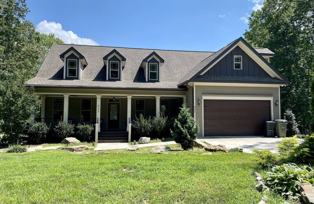 LAKEFRONT HOME ON WATTS BARR LAKE WITH BOAT DOCK