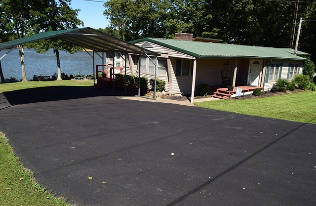 Lakefront home ready for your vacation! Best spot on Rough River Lake!