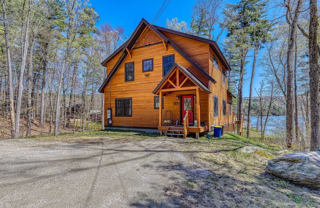 Lakefront home with amazing views, fireplace, firepit, & gas grill