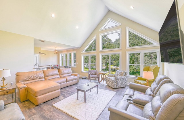 Lakefront home with dock, washer/dryer, firepit & AC - dog-friendly