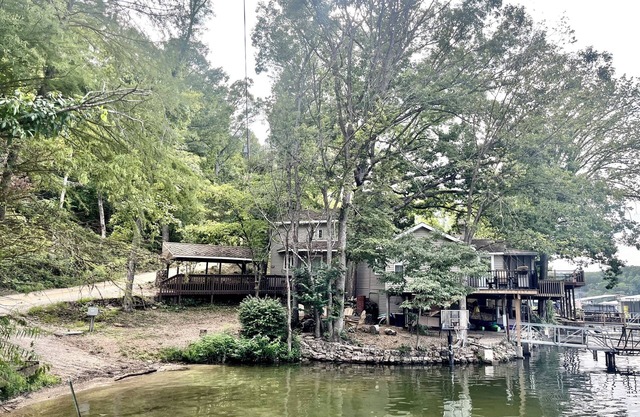 Lakefront house with your own beach