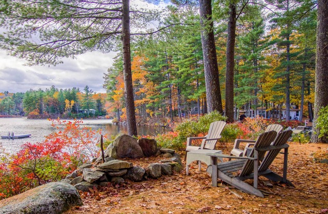 Lakefront kid-friendly home with dock & swing in great location - dog-friendly
