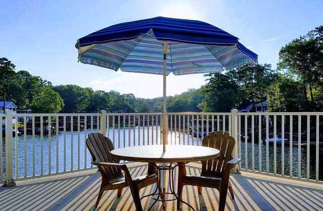 Lakefront Luxe Retreat in Tranquil Cove Endless Enjoyment Lakeside Fireplace