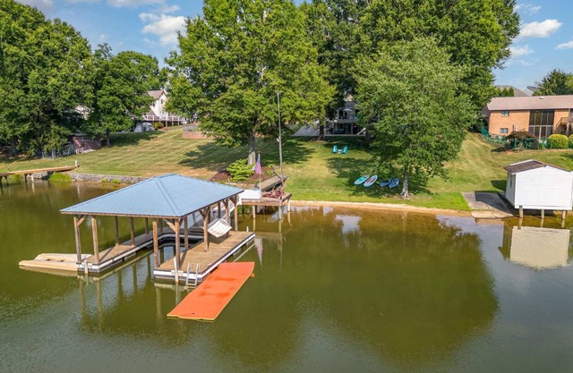 Lakefront, Paddleboards, Kayaks, & Pickleball!