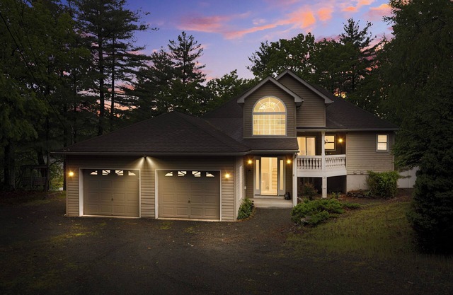 Lakefront Paradise with Private Dock, Soaking Tub & Eagle Views