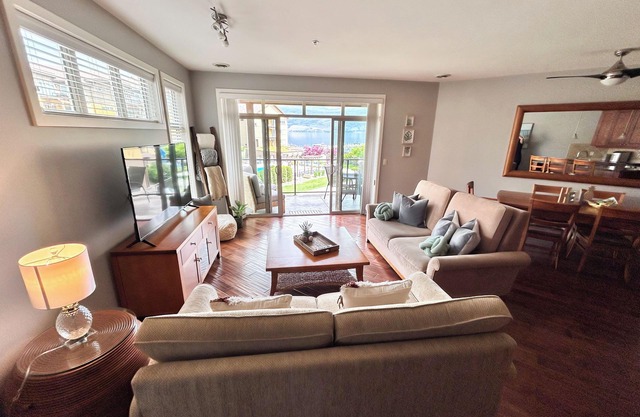 *LAKEFRONT + POOL VIEW* 3br/2bath Spacious + Beautiful Condo