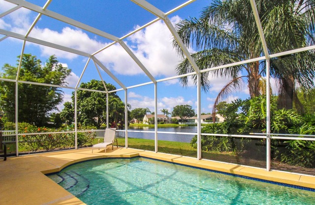 Lakefront Private Pool Home Harbour Happiness