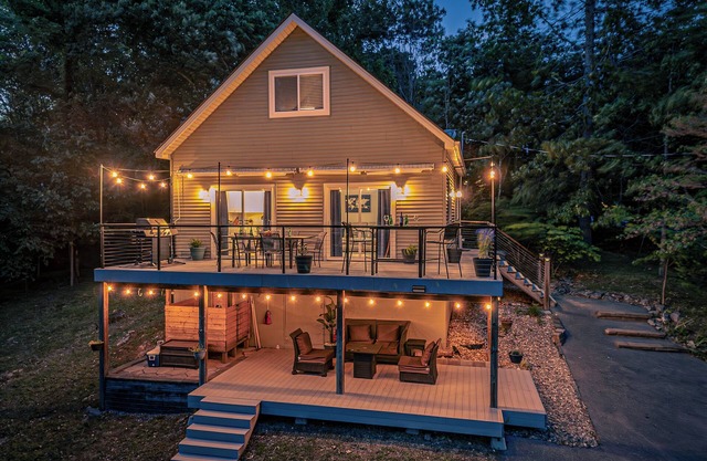 Lakefront Property w/private dock - Sleeps 8 with Kayaks, SUP, & H2O trampoline
