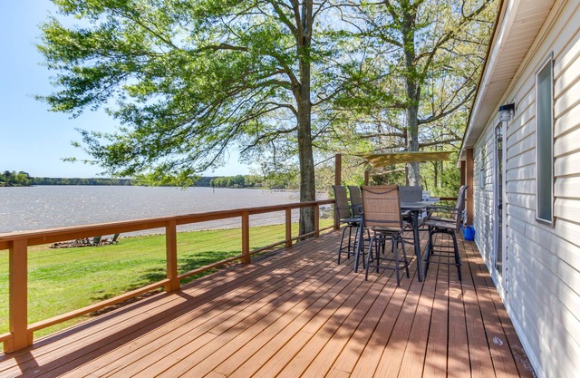 Lakefront Prosperity Home w/Private Boat Dock