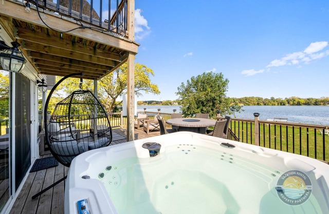 Lakefront Retreat on Cross Lake
