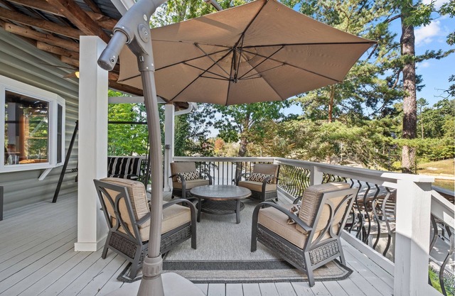 Lakefront Retreat - Sleeps 18 - Kayaks + Hot Tub