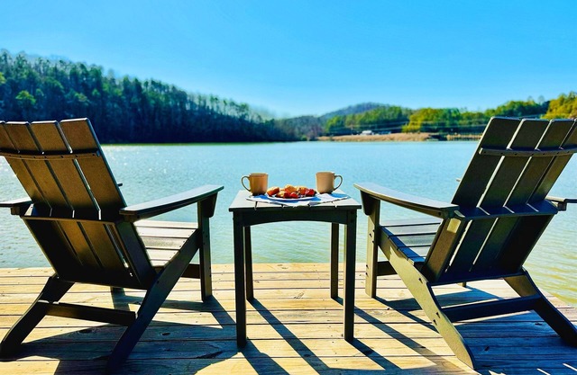Lakefront|Sauna|Hot Tub|Fire Pit|Kayaks and more!