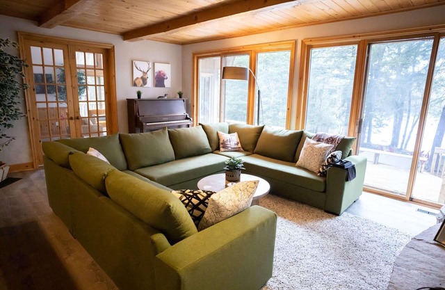 Lakefront- Sauna, HotTub, WFH, Gym, Dock, kayaks