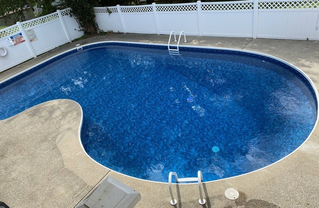 Lakefront, Swimming pool family home minutes from downtown Nashville