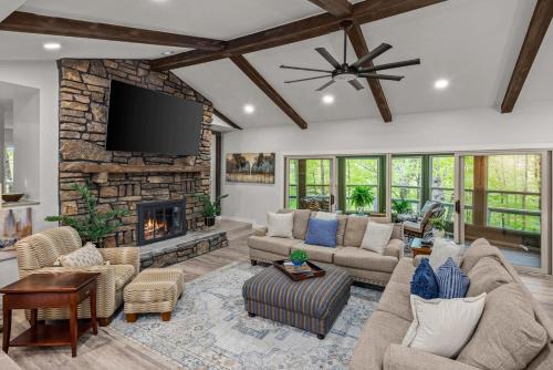 Lakefront Trail-Side Retreat - Sleeps 15 & Pets OK