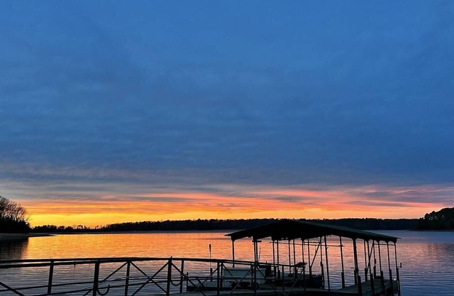 Lakefront, Views, Private Dock, Boat Rental, Bunks, Near Clemson, Kayaks!