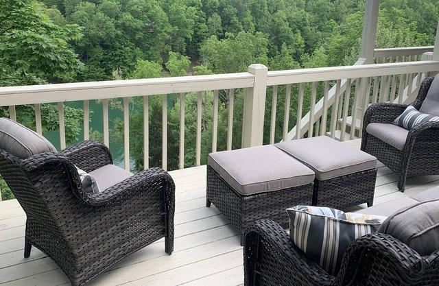 Lakefront Windsor Cove Retreat for 20 at Norris Lake