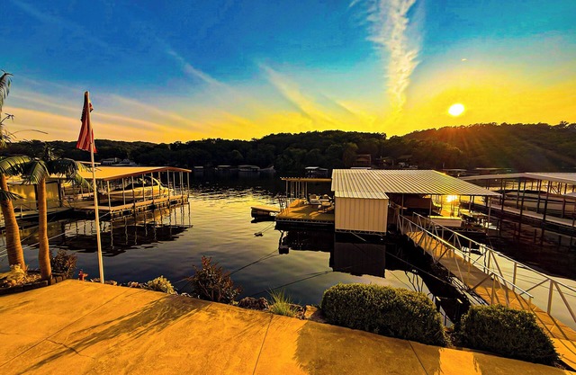 Lakeftont 4BD/3BA/Grill/Decks/Quiet Cove-12PP