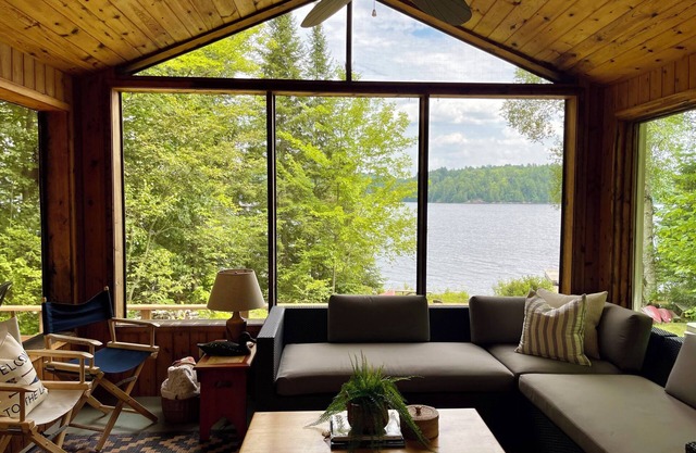 LakeKabin - Waterfront Private Cottage/HotTub,Kayaks,Canoe,BBQ