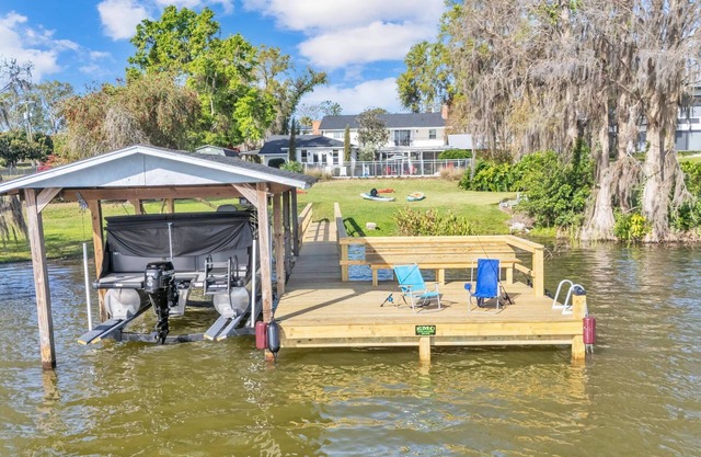 Lakeside Adventure Retreat w/Heated Pool, Fishing Dock, Game Room & Optional 1 hr Boat Cruise*