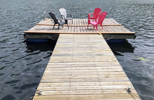 Lakeside Getaway: Cozy Cottage with Pool Table, Spa & Steps from the Water!