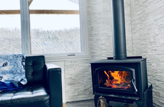 Lakeside Laurentian retreat