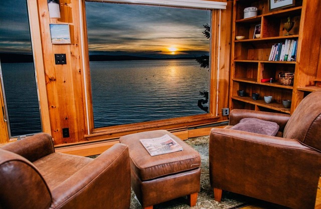 Lakeside Lodge - 15 ft From Lake, Dock, Kayaks/Canoes/SUPs, Pet Friendly!