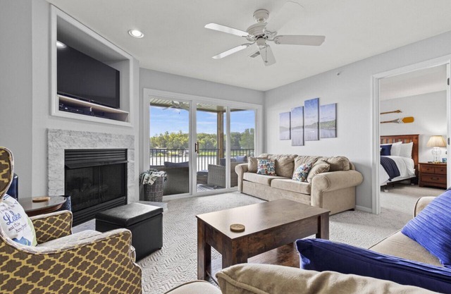 Lakeside Paradise 2Bd w/Pool, Playground and More