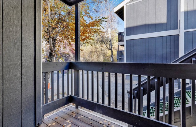 Lakeside Retreat #2365