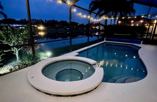 Lakeside villa close to Disney. Just remodelled. brand new pool!.