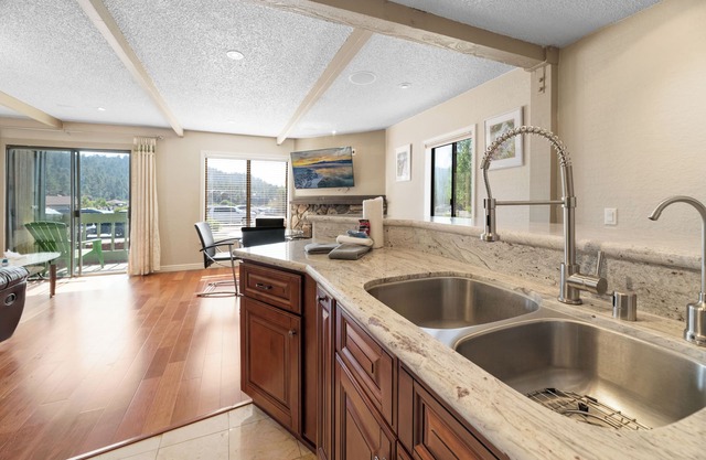 Lakeview Condo