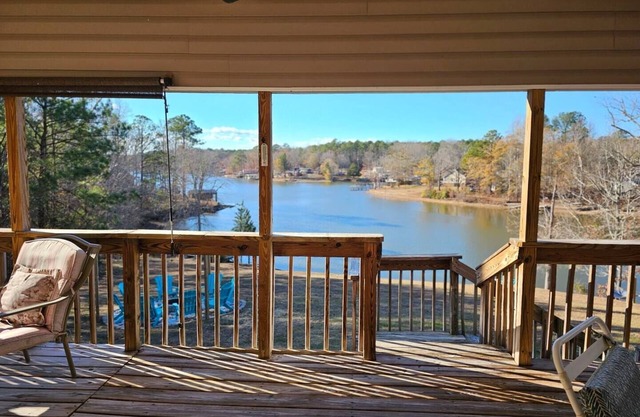 Lakeview Oasis with hot tub & fire pit!