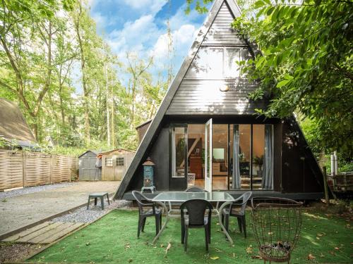 Lanaken Lakeside Cabin Stay