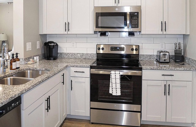 Landing | Amazing 2BD, Pool, Yoga Studio