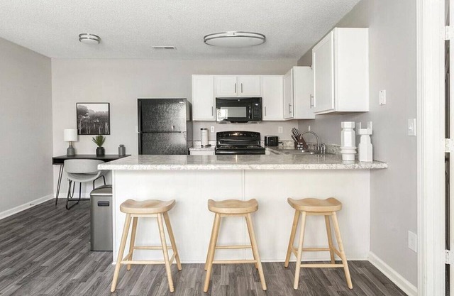 Landing at Chapel Walk Apartments - 1 Bedroom in Downtown Greensboro