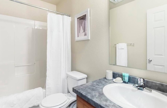 Landing at Rock Creek Commons - 2 Bedrooms in Orchards