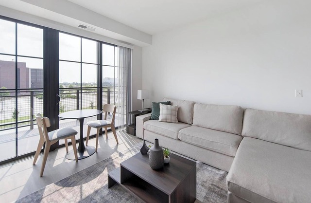 Landing | Beautiful 1BD, Clubhouse, Pool
