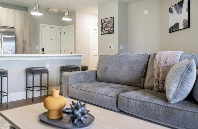Landing | Chic 1BD, Pool, Gym