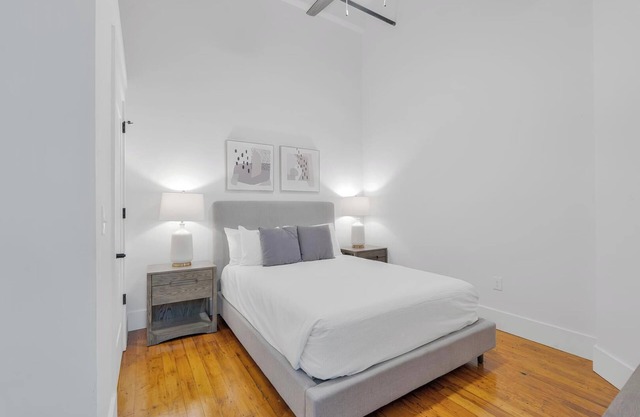 Landing | Chic 2BD, Yoga Studio, Gym